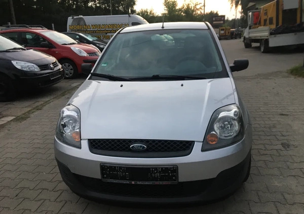 Ford Fiesta cena 9900 przebieg: 206950, rok produkcji 2007 z Włoszczowa małe 301